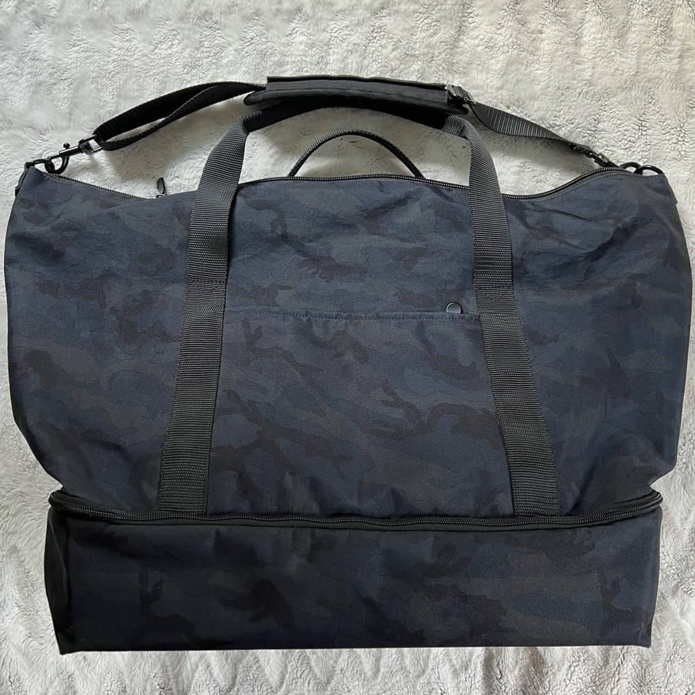 LO & SONS Large Catalina Weekender/Duffle in Navy Camo